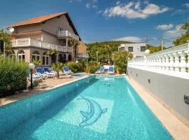 6 Bedroom Beautiful Home In Crikvenica