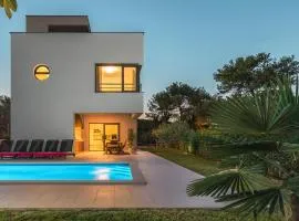 Four-Bedroom Holiday Home In Premantura