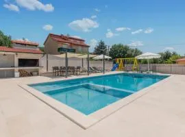 4 Bedroom Stunning Home In Imotski