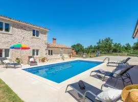Gorgeous Home In Visnjan With Wifi