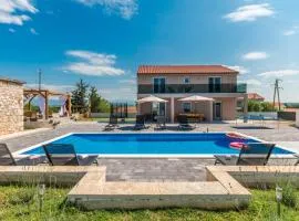 4 Bedroom Lovely Home In Donje Rastane