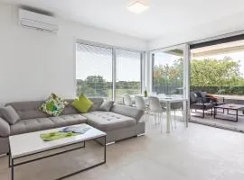 Awesome Apartment In Stinjan