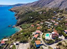 5 Bedroom Awesome Home In Pag