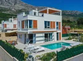 Amazing Home In Kastel Gomilica