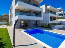 3 Bedroom Cozy Apartment In Malinska