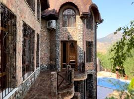 Дача на Чарваке Юсуфхона，位于Yusufkhona的酒店