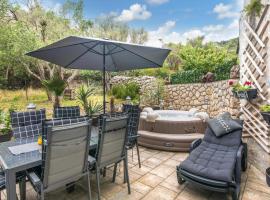 Cozy Home In Miholascica With Wifi, hotel with hot tubs in Mihola&scaron;ćica