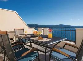 One-Bedroom Apartment In Komarna