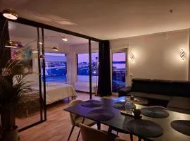 Waterfront fjord view, home office, 2 BR LUX apt
