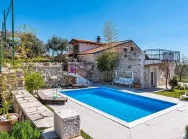 3 Bedroom Cozy Home In Razanac