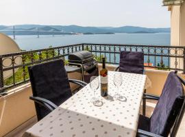 Amazing Apartment In Komarna With Wifi，科瑪爾納的飯店