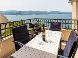 Amazing Apartment In Komarna With Wifi
