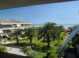 Residence Leonardo sul mare, serviced apartment in Silvi Marina