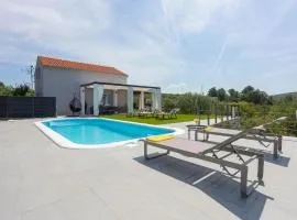 Awesome Home In Sutivan