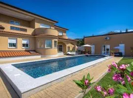 Awesome Apartment In Smrika With Wifi
