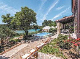 Amazing Home In Kampor, Hotel in Supetarska Draga