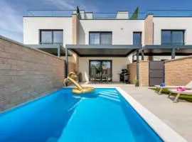 Awesome Home In Peroj With Sauna