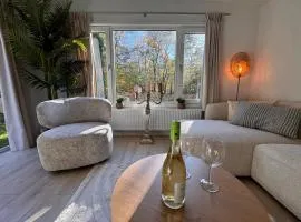 VELUWSHOF HOENDERLOO HOLIDAYS Luxe Holidayhomes with PRIVATE JACUZZI'S - SwimmingPool - Tennis Court - Bowling - Supermarket and Children Entertainment