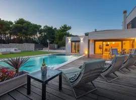 Nice Home In Medulin With Jacuzzi