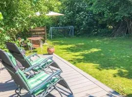 2 Bedroom Cozy Home In Dronningmølle