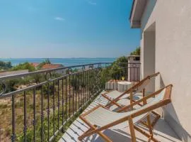Four-Bedroom Holiday Home In Zdrelac