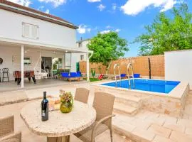 Two-Bedroom Apartment In Metkovic