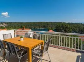Gorgeous Apartment In Vrboska