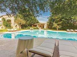 Beautiful Home In Bale With Swimming Pool、バレのホテル