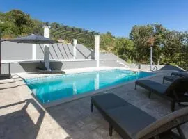 6 Bedroom Gorgeous Home In Dvornica
