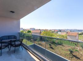 2 Bedroom Stunning Apartment In Solin, Hotel in Solin