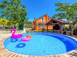 5 Bedroom Amazing Apartment In Viskovo