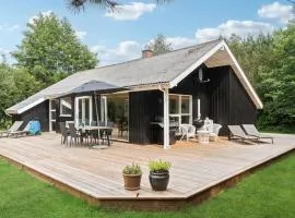 Awesome Home In Aakirkeby With Wifi