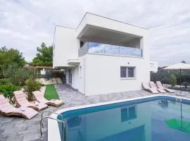 Cld688, Villa Vlahov I