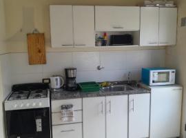 Canning New Ecotownhouse with primate pool, hotel en Canning