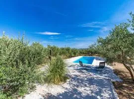 Amazing Home In Kastel Stafilic