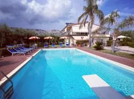 Villa Ludovica Siracusa, Pool 6x12, Jacuzzi, Padel, Pickleball, Volleyball, Wifi