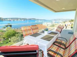 Awesome Apartment In Seget Donji