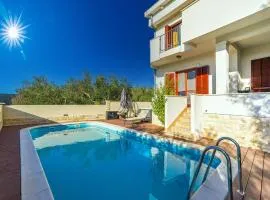 Amazing Home In Svfilip I Jakov