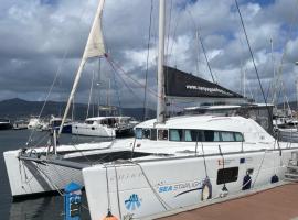 Catamaran Orion, hotel en Vigo