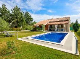 3 Bedroom Beautiful Home In Krnica