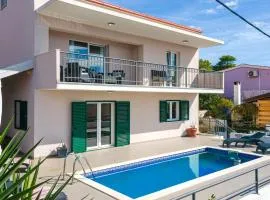 Three-Bedroom Holiday Home In Nova