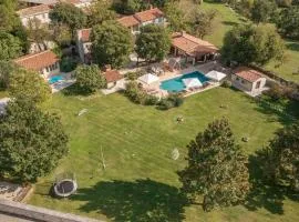 Nice Home In Tinjan With Jacuzzi
