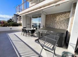 Astramaris Apartments, acomoda&ccedil;&atilde;o com cozinha em Okrug Donji