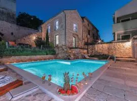 Cozy Home In Tkon With Jacuzzi