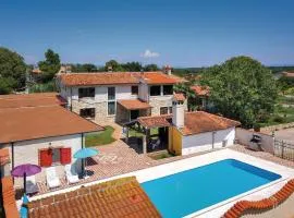 8 Bedroom Lovely Home In Sisan