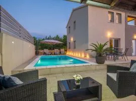 2 Bedroom Cozy Home In Kras