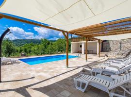 1 Bedroom Lovely Apartment In Rakovica, hotel in Rakovica