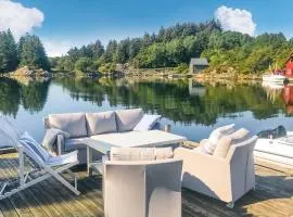 4 Bedroom Cozy Home In Bokn