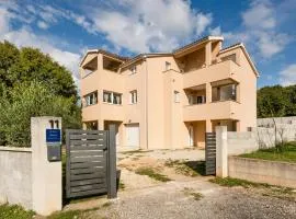 Beautiful Apartment In Beloci With Wifi