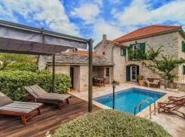 Villa Maruka